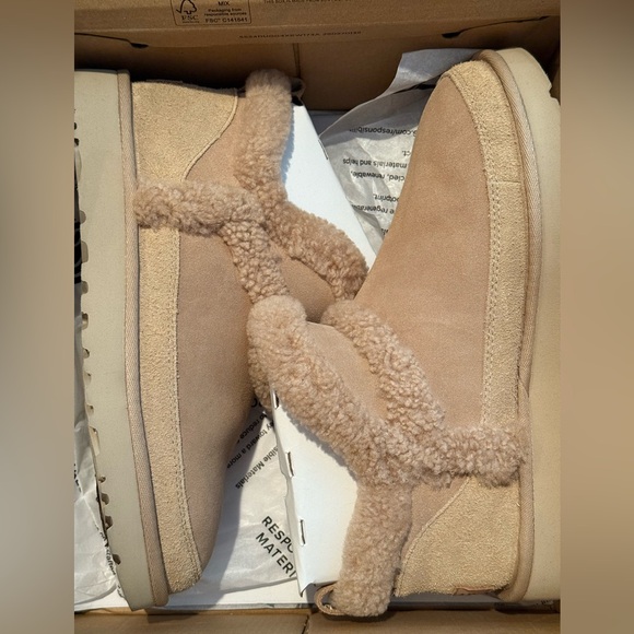 UGG Ultramini Spill Seam - Picture 2 of 7